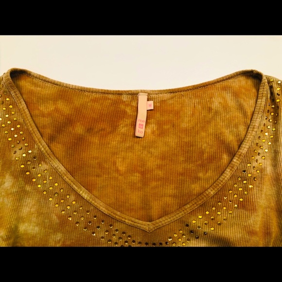 HOLIDAY DAZZLE - Super comfy ME KO Top. Nordstrom purchase. Priced TO SELL!!! - Picture 3 of 5